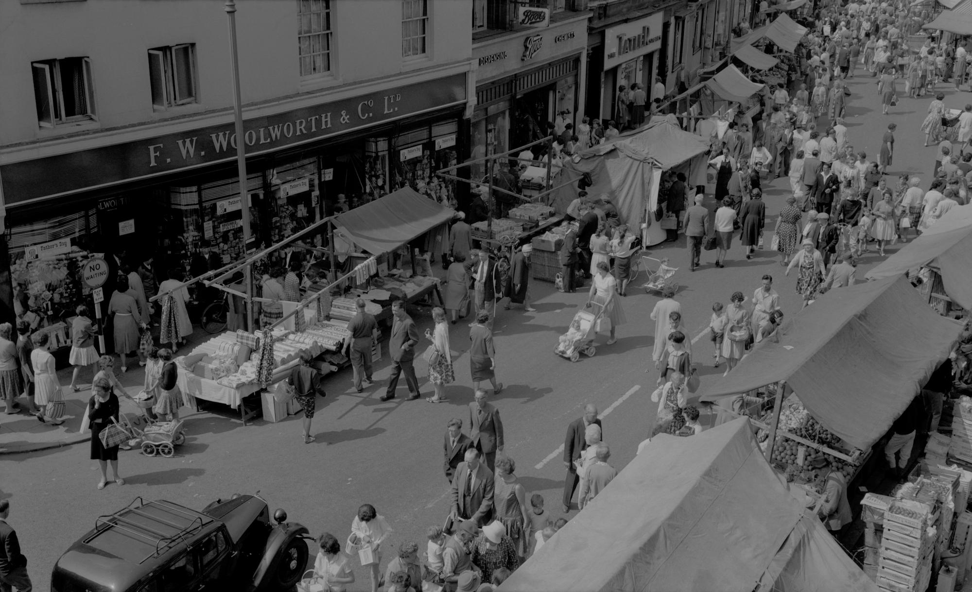 Old black and white image of Nuneaton Town Centre and its busy market