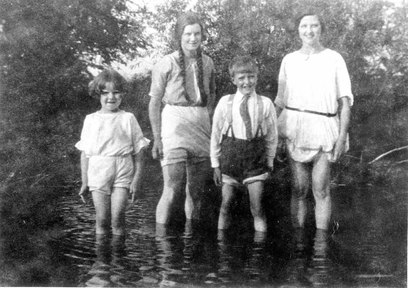 Irish Family History - representative black and white photograph