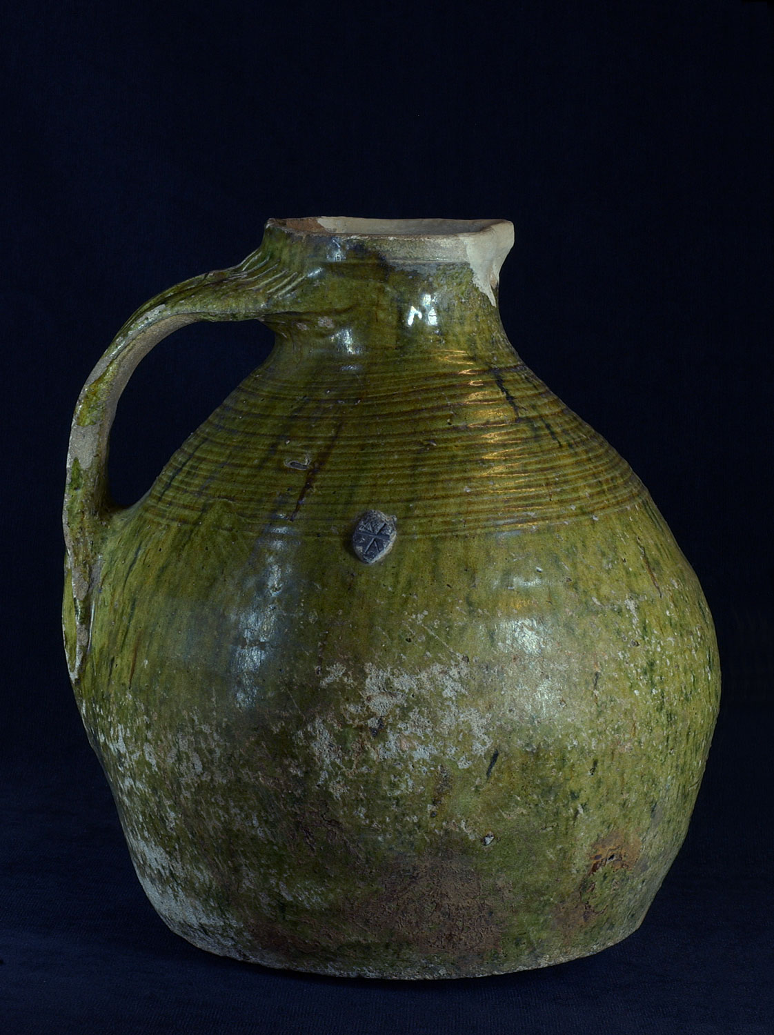 An image of an old pot, most likely used by the early river settlers