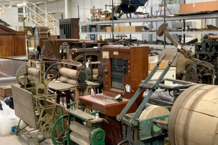 Picture depicting a museum collection in a warehouse