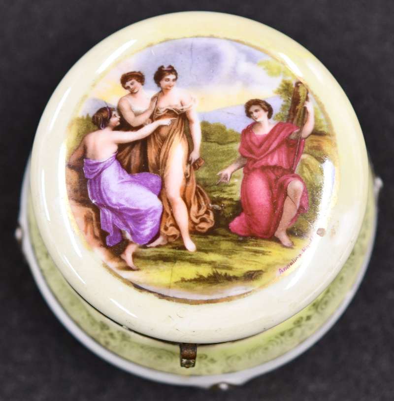 Trinket box content example